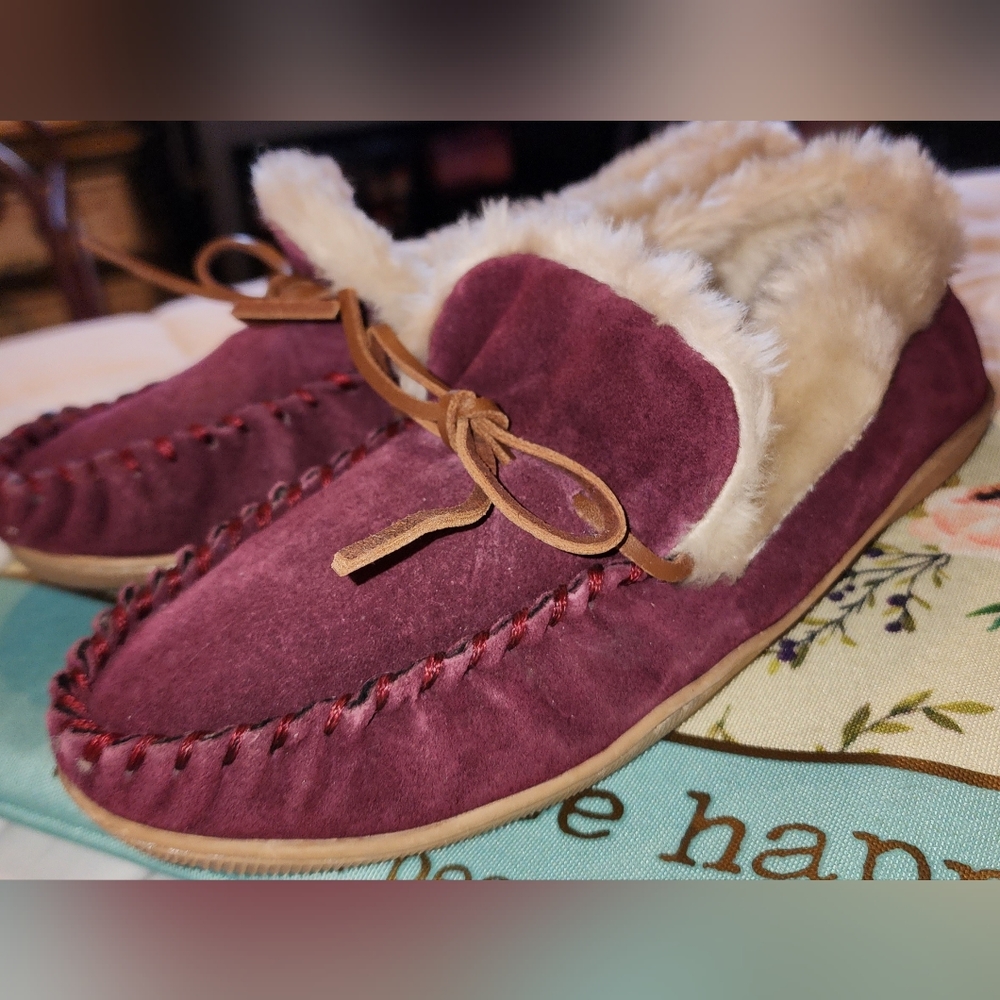 Size 6 Clark's Brand Comfy Suede Burgundy Slippers
